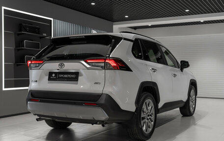 Toyota RAV4, 2020 год, 3 290 000 рублей, 5 фотография