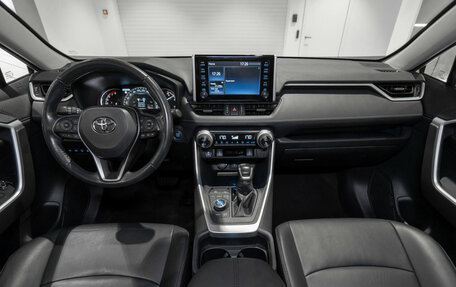 Toyota RAV4, 2020 год, 3 290 000 рублей, 8 фотография