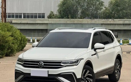 Volkswagen Tiguan II, 2023 год, 2 080 001 рублей, 3 фотография
