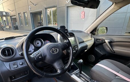 Toyota RAV4, 2005 год, 1 050 000 рублей, 21 фотография