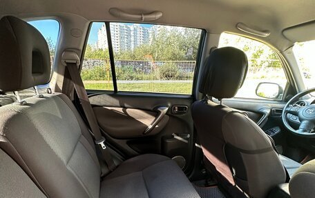 Toyota RAV4, 2005 год, 1 050 000 рублей, 27 фотография