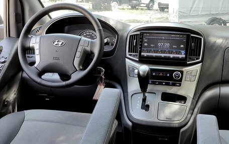 Hyundai H-1 II рестайлинг, 2015 год, 1 700 000 рублей, 11 фотография