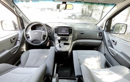 Hyundai H-1 II рестайлинг, 2015 год, 1 700 000 рублей, 10 фотография
