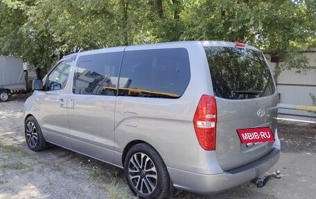 Hyundai H-1 II рестайлинг, 2015 год, 1 700 000 рублей, 5 фотография