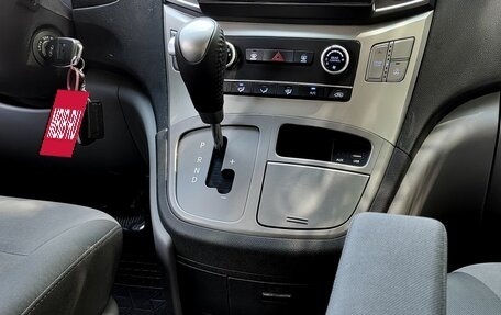 Hyundai H-1 II рестайлинг, 2015 год, 1 700 000 рублей, 12 фотография