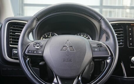 Mitsubishi Outlander III рестайлинг 3, 2021 год, 2 350 000 рублей, 14 фотография