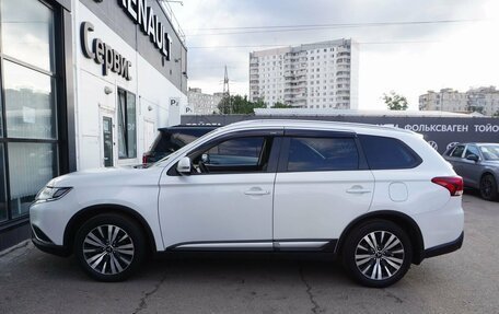 Mitsubishi Outlander III рестайлинг 3, 2021 год, 2 350 000 рублей, 8 фотография
