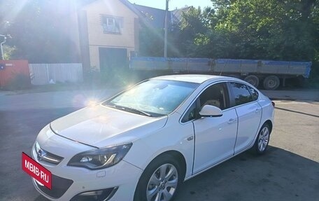 Opel Astra J, 2014 год, 1 000 000 рублей, 3 фотография