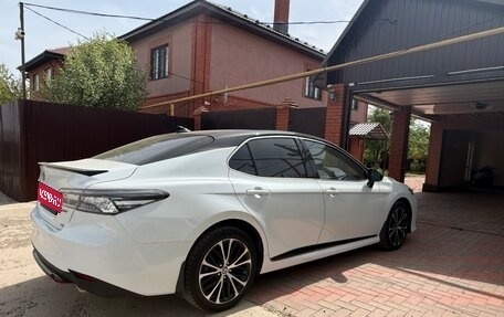 Toyota Camry, 2021 год, 3 050 000 рублей, 1 фотография
