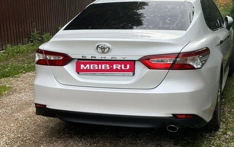 Toyota Camry, 2018 год, 2 500 000 рублей, 4 фотография