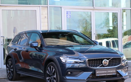 Volvo V60 Cross Country II, 2024 год, 6 560 000 рублей, 7 фотография