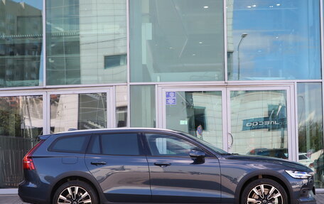 Volvo V60 Cross Country II, 2024 год, 6 560 000 рублей, 6 фотография