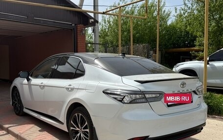 Toyota Camry, 2021 год, 3 050 000 рублей, 5 фотография