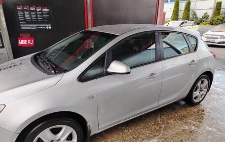 Opel Astra J, 2010 год, 520 000 рублей, 3 фотография