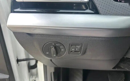 Volkswagen Lavida, 2023 год, 1 000 001 рублей, 10 фотография