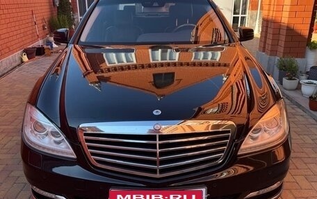 Mercedes-Benz S-Класс, 2013 год, 1 850 000 рублей, 1 фотография