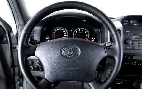 Toyota Land Cruiser Prado 120 рестайлинг, 2003 год, 2 599 000 рублей, 17 фотография