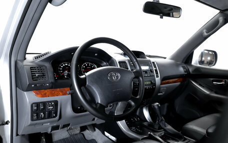 Toyota Land Cruiser Prado 120 рестайлинг, 2003 год, 2 599 000 рублей, 15 фотография
