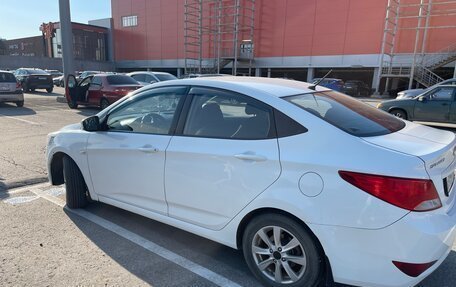 Hyundai Solaris II рестайлинг, 2016 год, 1 000 000 рублей, 3 фотография