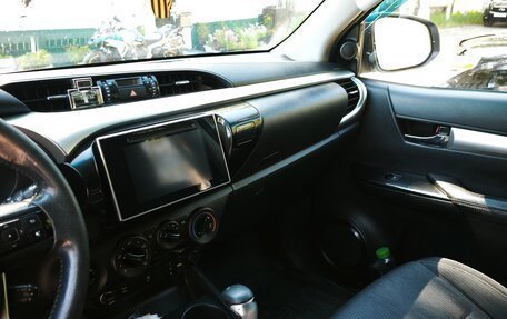 Toyota Hilux VIII, 2015 год, 3 100 000 рублей, 8 фотография