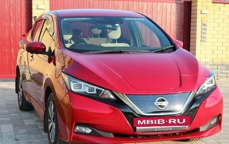 Nissan Leaf II, 2020 год, 2 200 000 рублей, 2 фотография