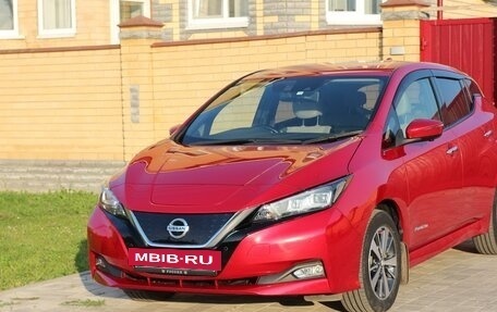 Nissan Leaf II, 2020 год, 2 200 000 рублей, 3 фотография