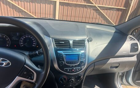 Hyundai Solaris II рестайлинг, 2013 год, 590 000 рублей, 2 фотография