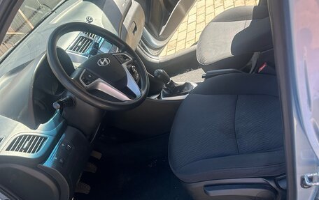 Hyundai Solaris II рестайлинг, 2013 год, 590 000 рублей, 4 фотография