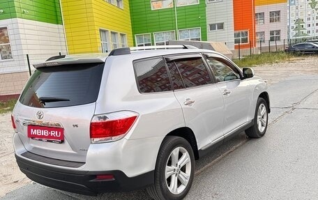 Toyota Highlander III, 2013 год, 1 576 000 рублей, 4 фотография
