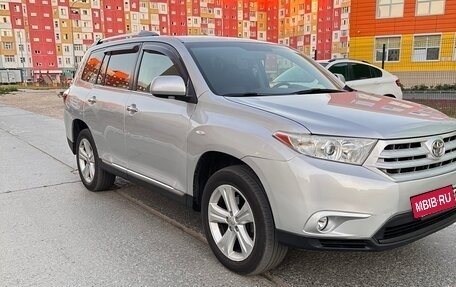 Toyota Highlander III, 2013 год, 1 576 000 рублей, 3 фотография