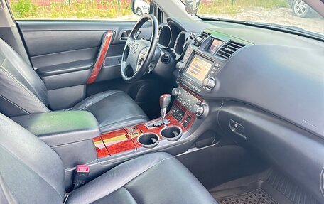Toyota Highlander III, 2013 год, 1 576 000 рублей, 8 фотография