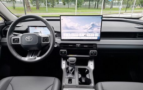 Toyota RAV4, 2026 год, 4 330 000 рублей, 25 фотография