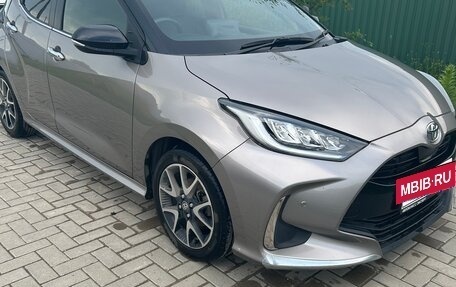 Toyota Yaris, 2020 год, 1 699 000 рублей, 2 фотография