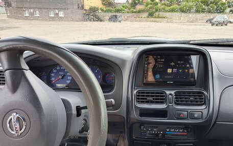 Nissan Navara (Frontier), 2003 год, 1 200 000 рублей, 20 фотография