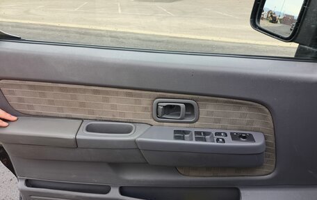 Nissan Navara (Frontier), 2003 год, 1 200 000 рублей, 25 фотография