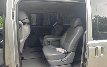Hyundai Grand Starex Grand Starex I рестайлинг 2, 2015 год, 1 900 000 рублей, 6 фотография