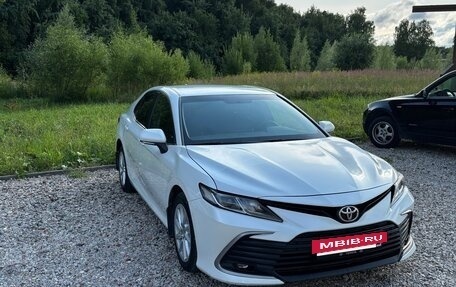 Toyota Camry, 2021 год, 1 765 000 рублей, 2 фотография