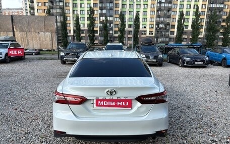Toyota Camry, 2021 год, 1 765 000 рублей, 4 фотография