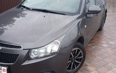 Chevrolet Cruze II, 2010 год, 695 000 рублей, 2 фотография