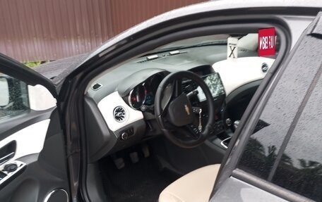 Chevrolet Cruze II, 2010 год, 695 000 рублей, 3 фотография