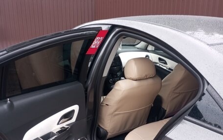 Chevrolet Cruze II, 2010 год, 695 000 рублей, 4 фотография