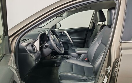 Toyota RAV4, 2016 год, 2 335 000 рублей, 16 фотография