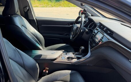 Toyota Camry, 2018 год, 2 650 000 рублей, 11 фотография