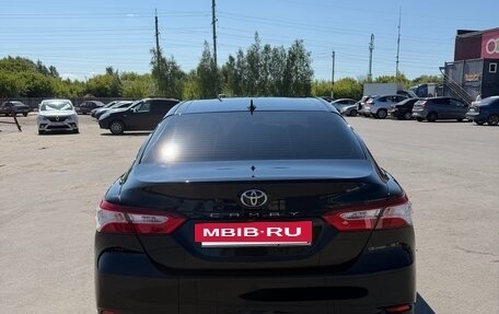 Toyota Camry, 2018 год, 2 650 000 рублей, 6 фотография