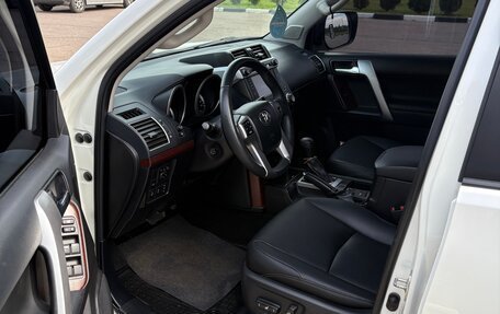 Toyota Land Cruiser Prado 150 рестайлинг 2, 2015 год, 3 800 000 рублей, 9 фотография