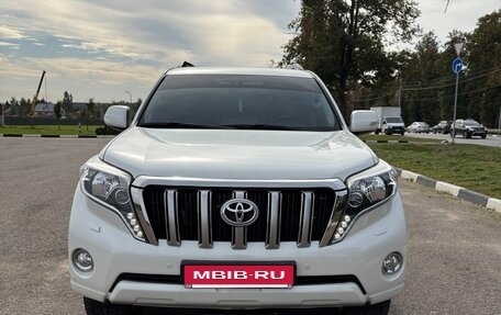 Toyota Land Cruiser Prado 150 рестайлинг 2, 2015 год, 3 800 000 рублей, 4 фотография