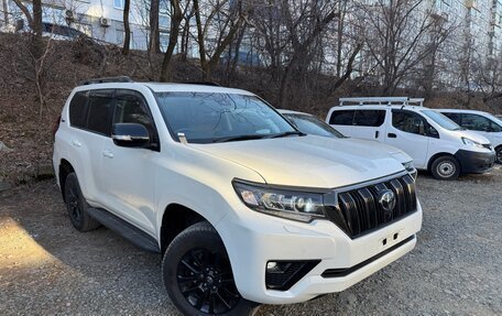 Toyota Land Cruiser Prado 150 рестайлинг 2, 2021 год, 5 600 000 рублей, 3 фотография