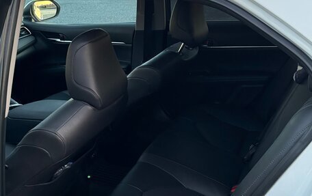 Toyota Camry, 2022 год, 2 900 000 рублей, 10 фотография