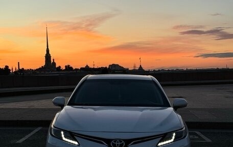 Toyota Camry, 2022 год, 2 900 000 рублей, 2 фотография