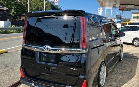 Toyota Noah III, 2021 год, 1 858 000 рублей, 5 фотография